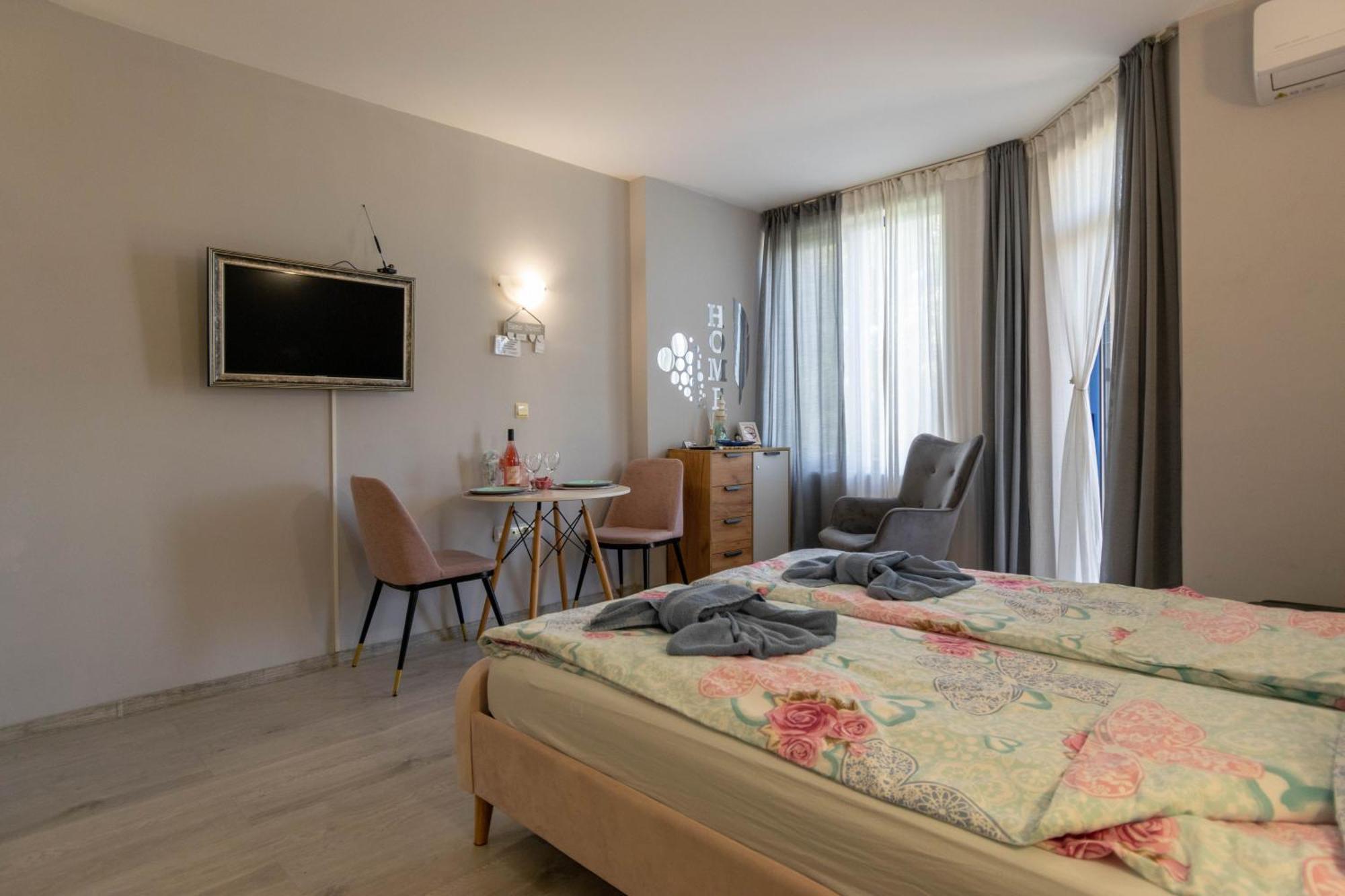 Joy Apartment Slântsjev Brjag Eksteriør bilde