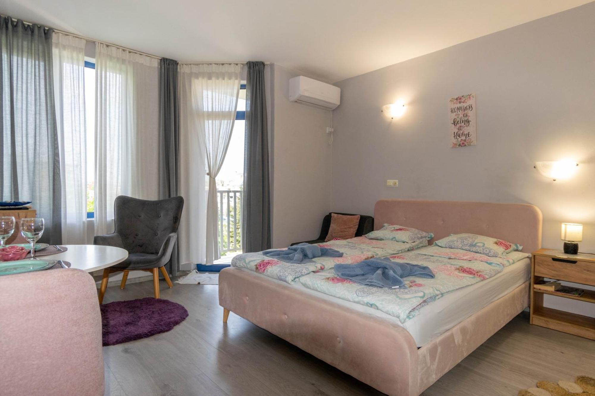 Joy Apartment Slântsjev Brjag Eksteriør bilde